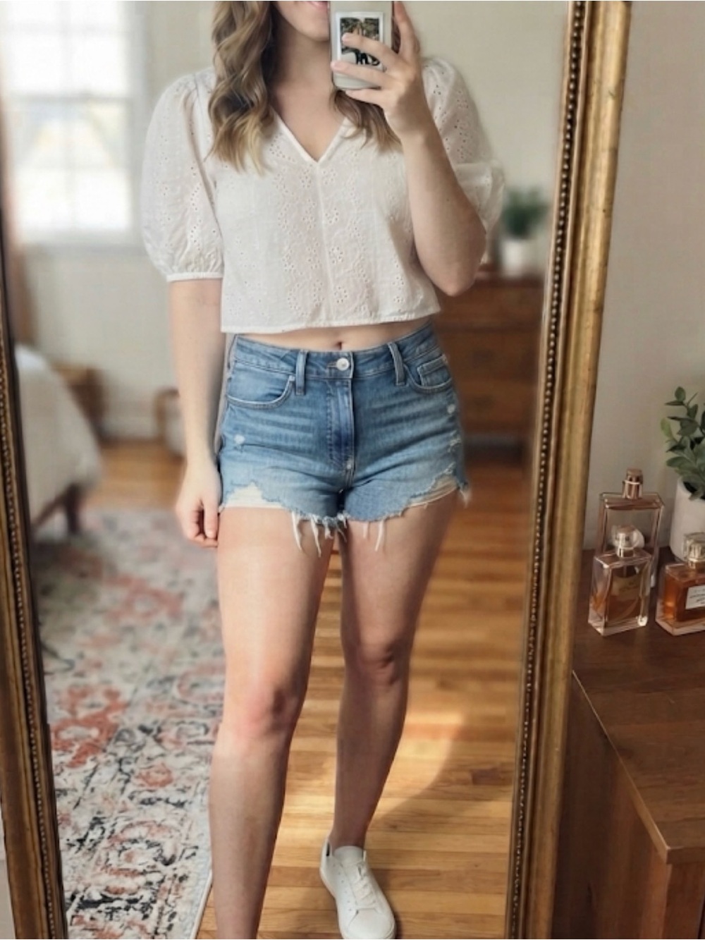 Vigoss White Eyelet V-Neck Cropped Top with Puff Sleeves